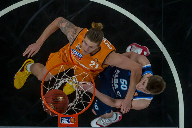 其中展现出 其中展现出