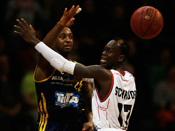 短暂效力华 短暂效力华